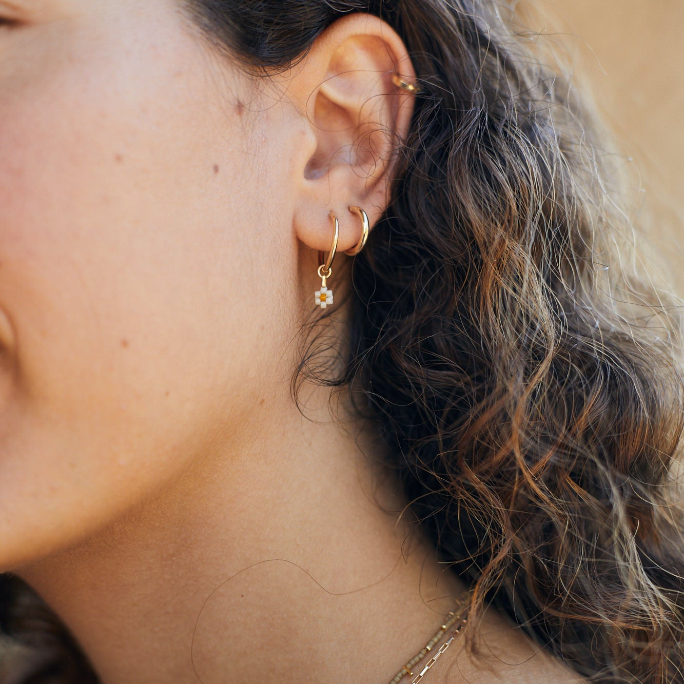 עגיל חישוק פרח | זהב